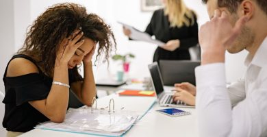 Lo que no debes hacer si quieres mejorar tu finanzas